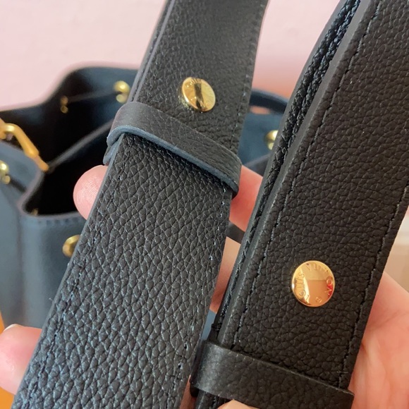 SOLD - BRAND NEW! Authentic Louis Vuitton Lockme Bucket - Picture 10 of 15